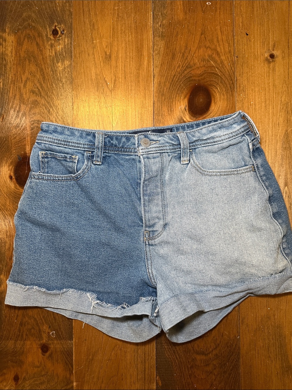 Hollister Two Tone Ultra High Rise Mom Shorts